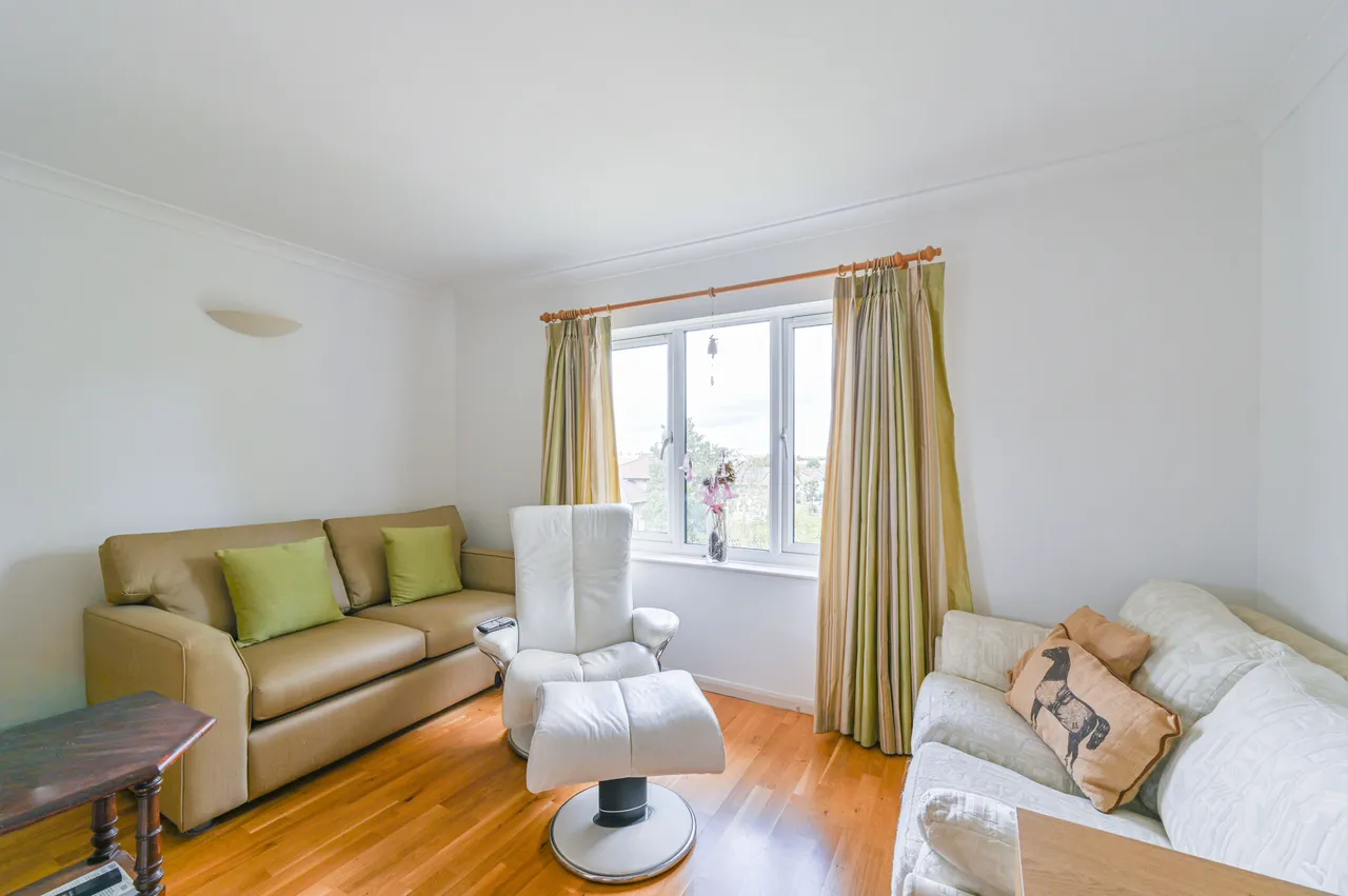 27 Carlisle Way, London, photo 4