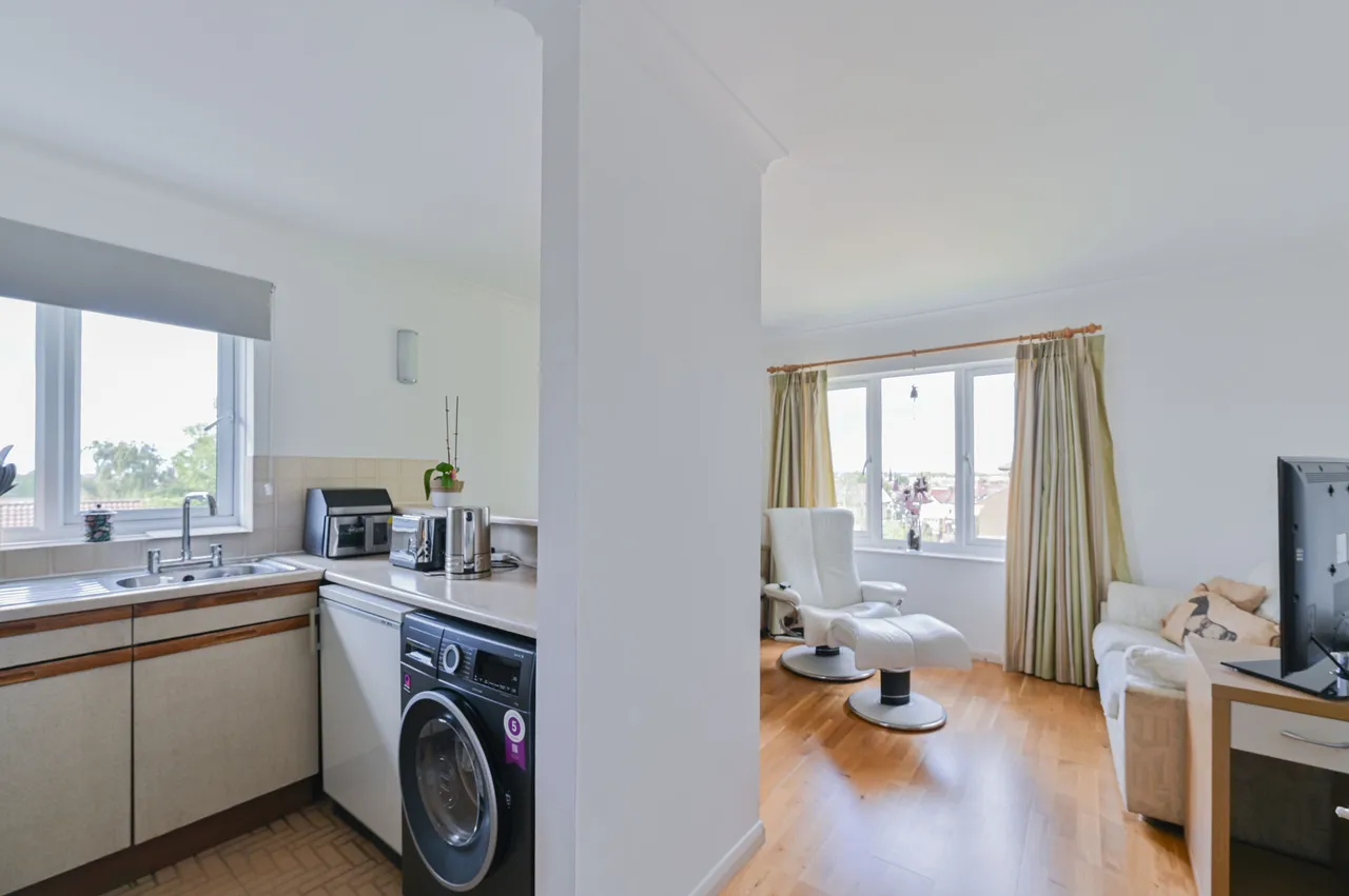 27 Carlisle Way, London, photo 5