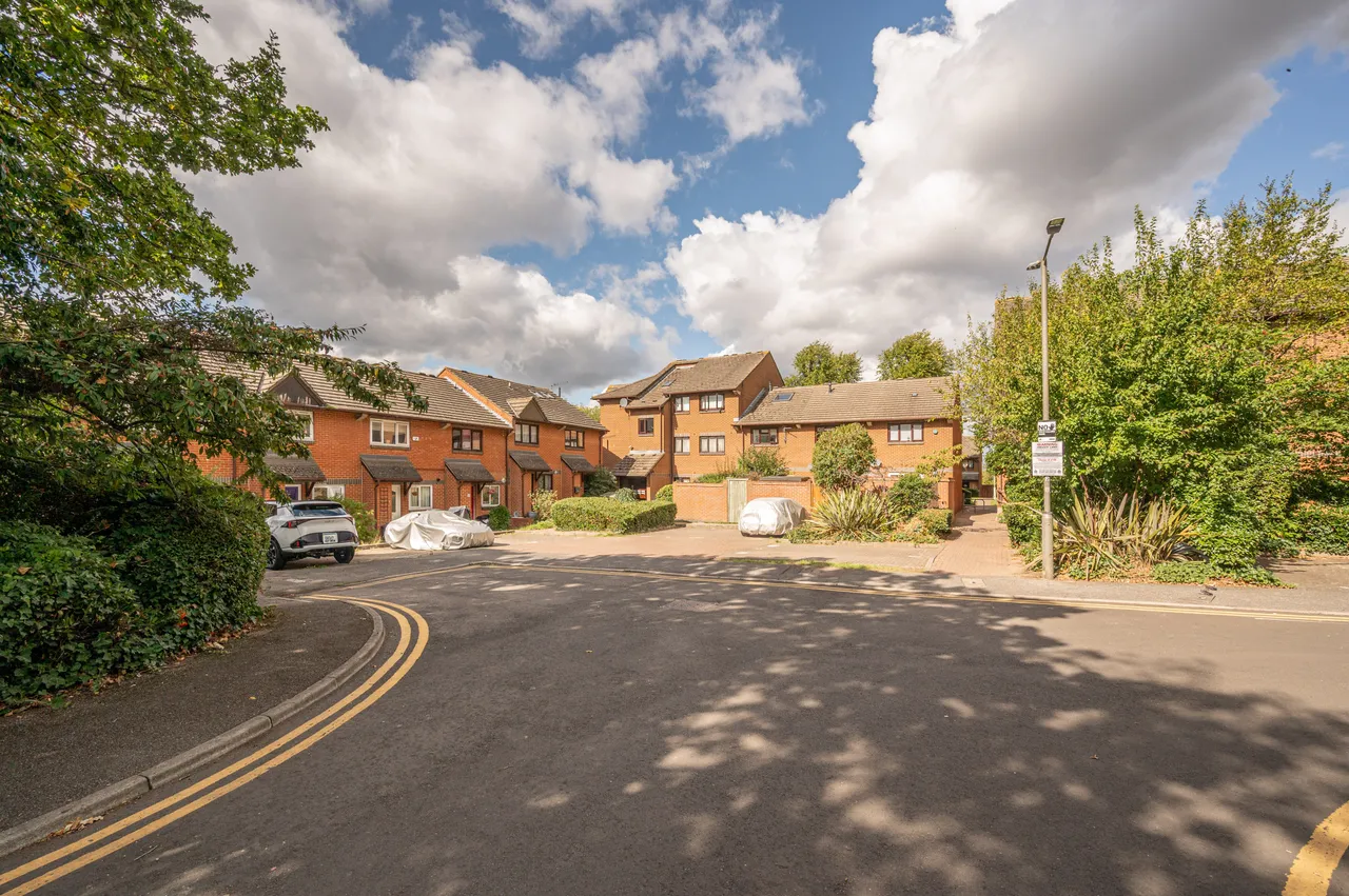 27 Carlisle Way, London, photo 11