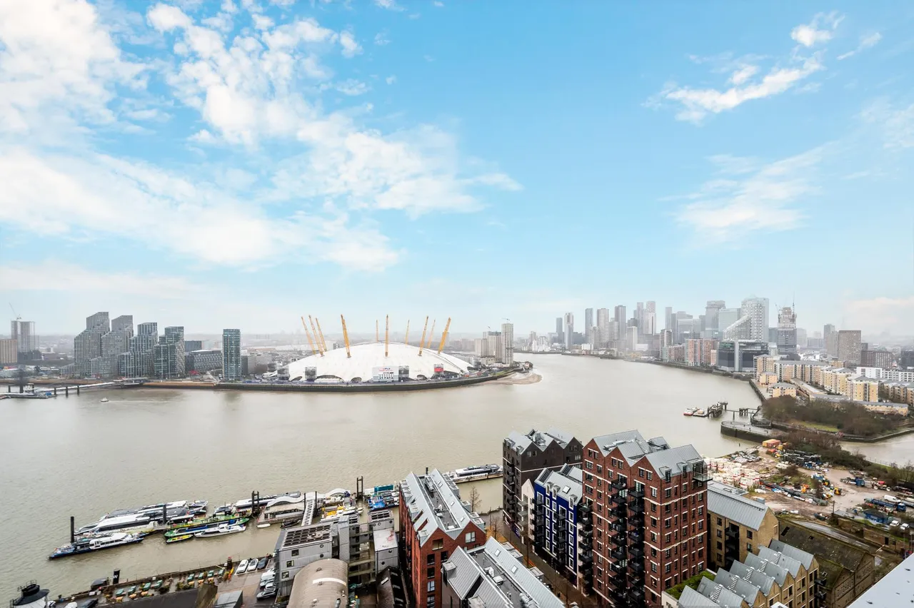 3 bed flat for sale, Goodluck Hope Walk, London, E14