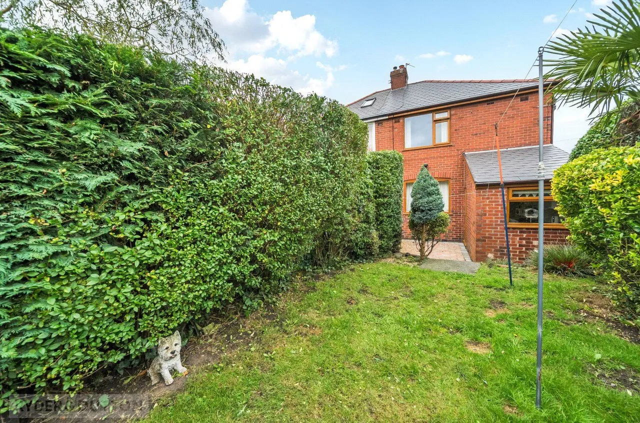 The Crescent, Shaw, OL2, photo 18