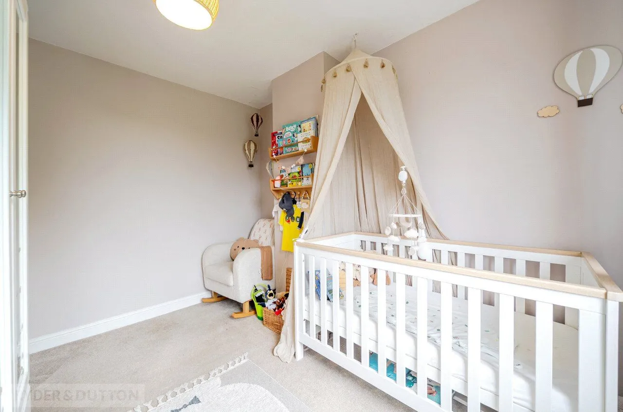 The Crescent, Shaw, OL2, photo 11