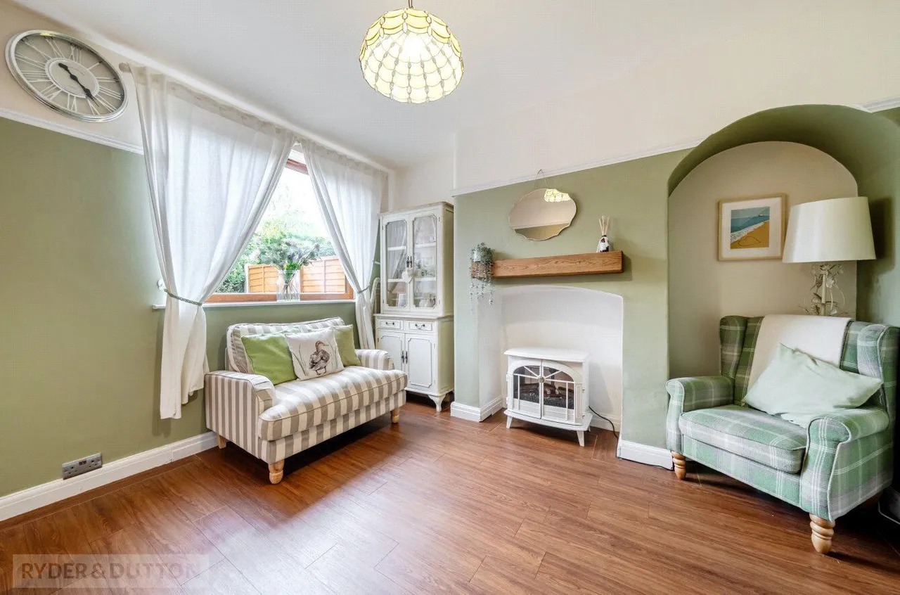 The Crescent, Shaw, OL2, photo 3