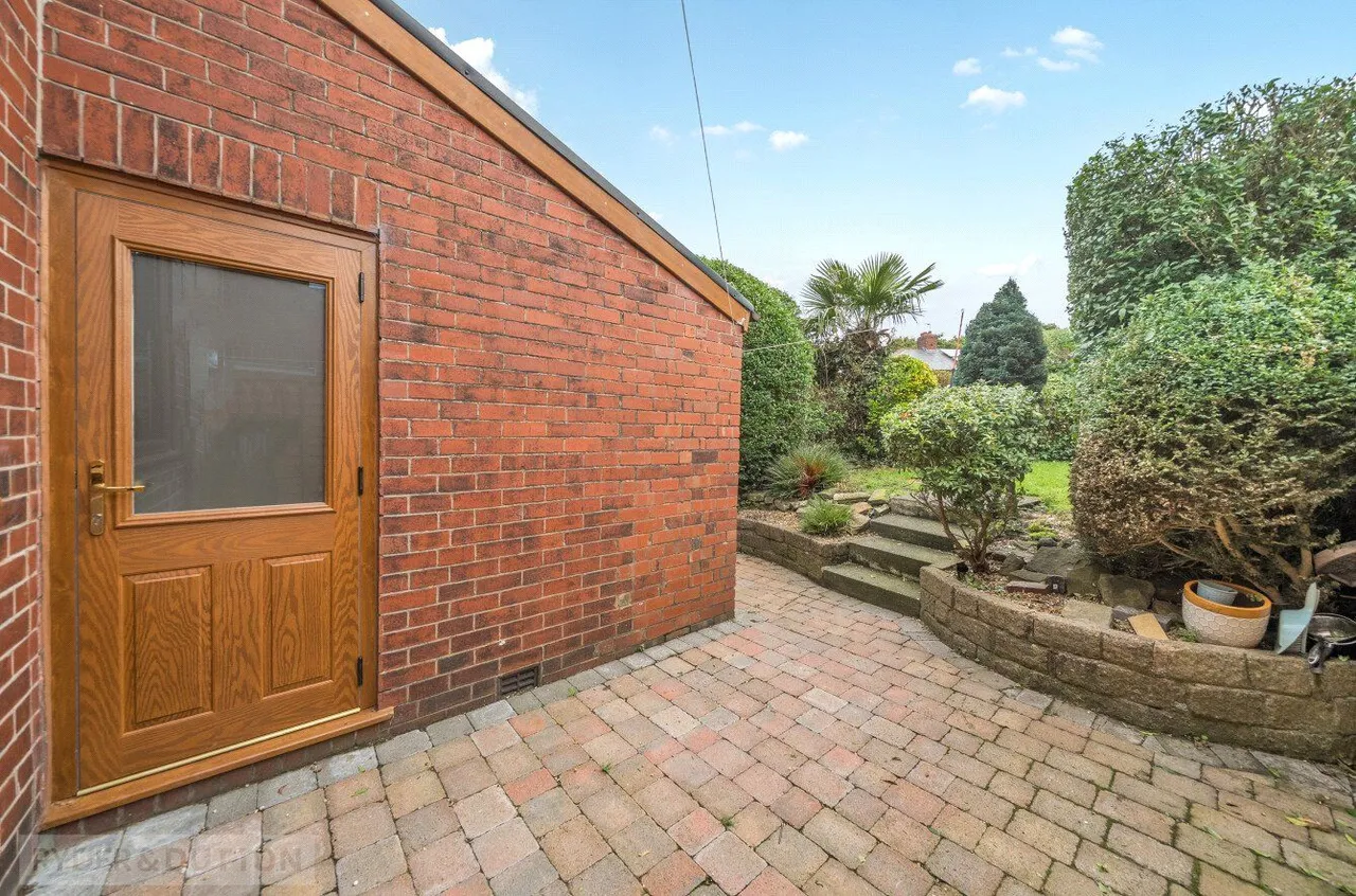 The Crescent, Shaw, OL2, photo 16