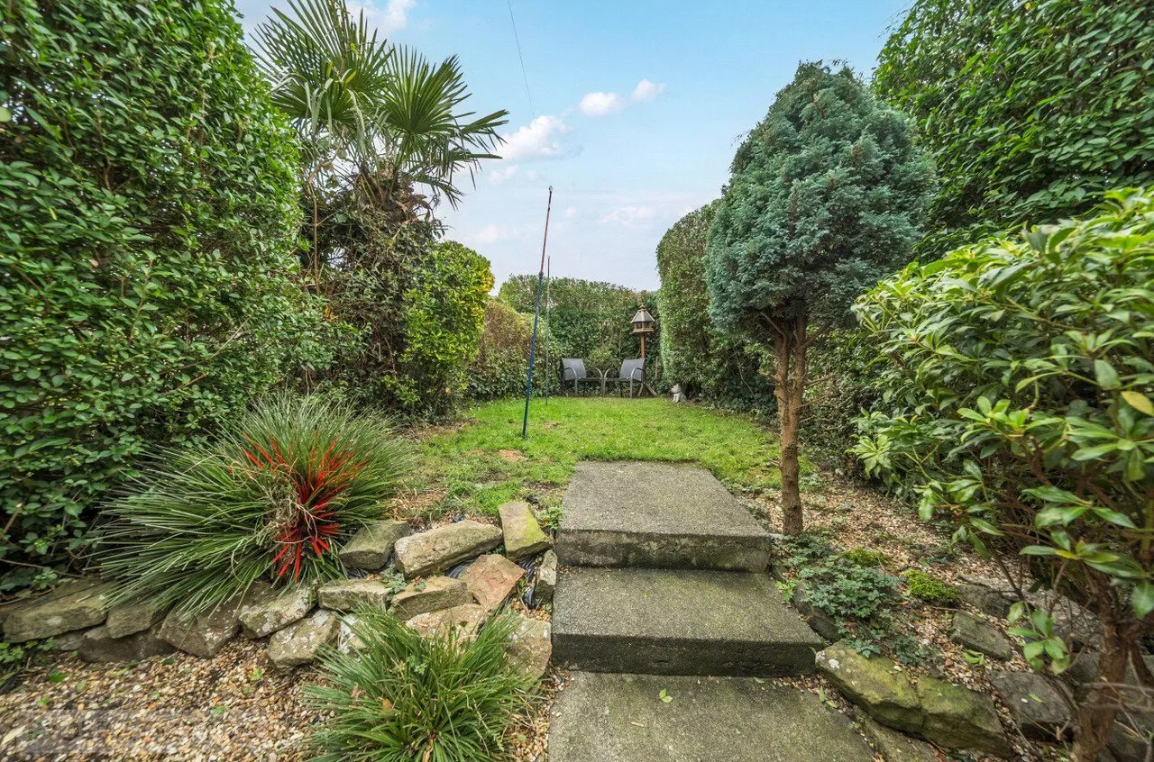 The Crescent, Shaw, OL2, photo 15