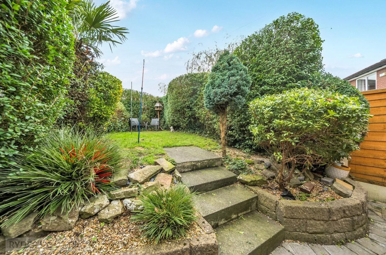 The Crescent, Shaw, OL2, photo 17
