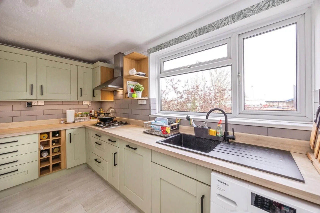 Chidham Close, Havant, PO9, photo 3