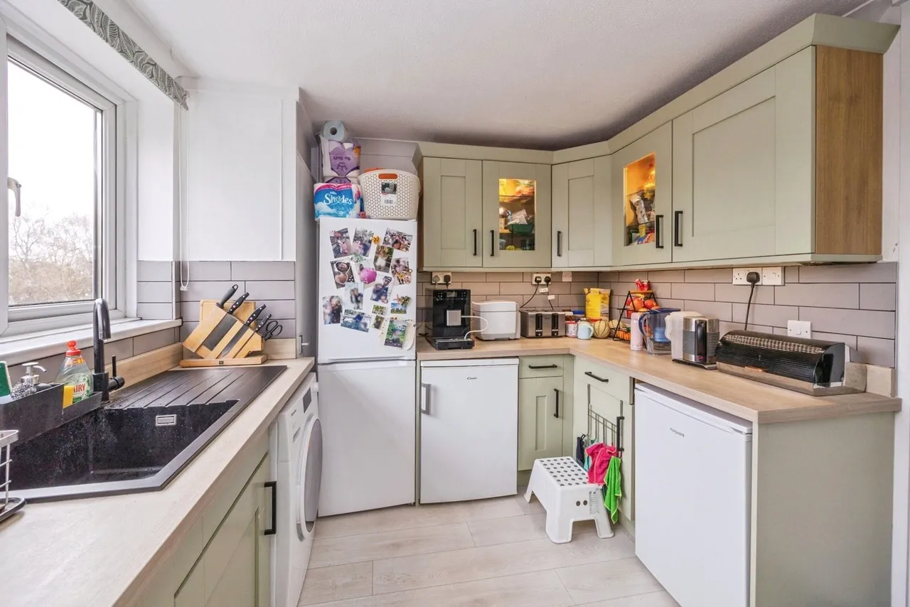 Chidham Close, Havant, PO9, photo 5