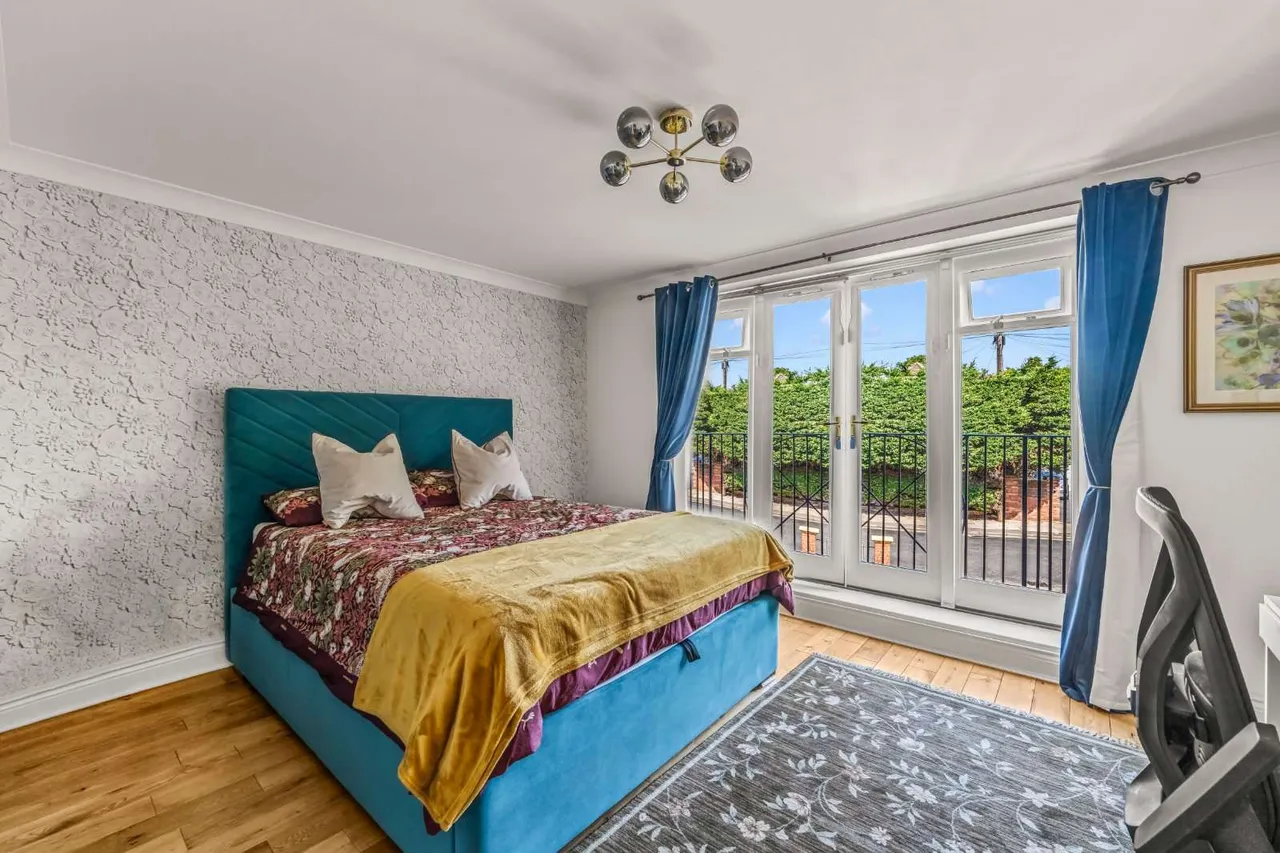 The Avenue, Hampton, TW12 3RN, photo 11