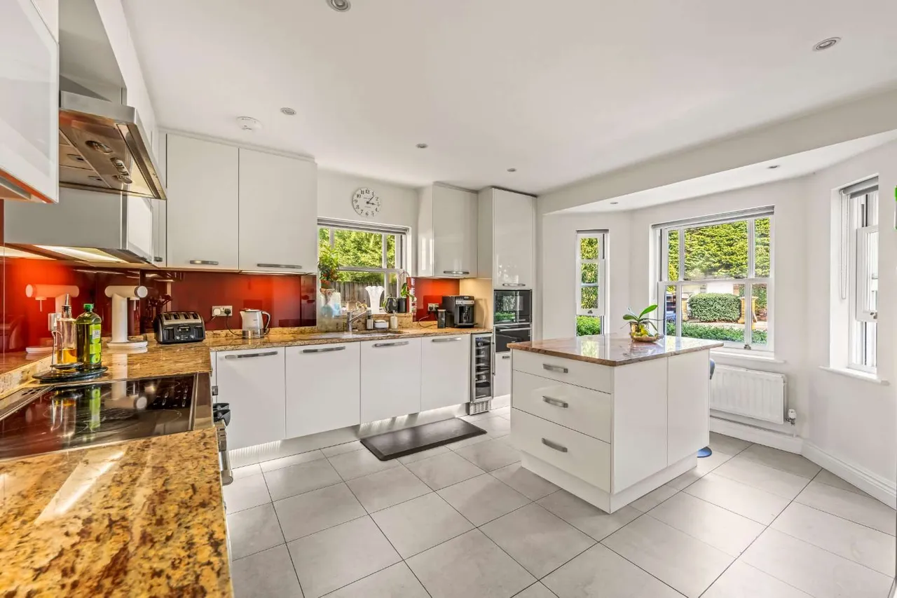 The Avenue, Hampton, TW12 3RN, photo 7