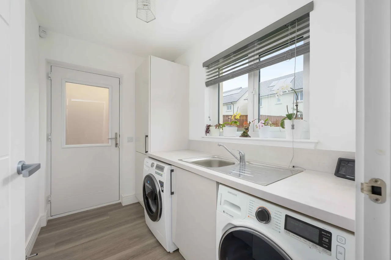 Beaton Drive, Winchburgh, photo 13