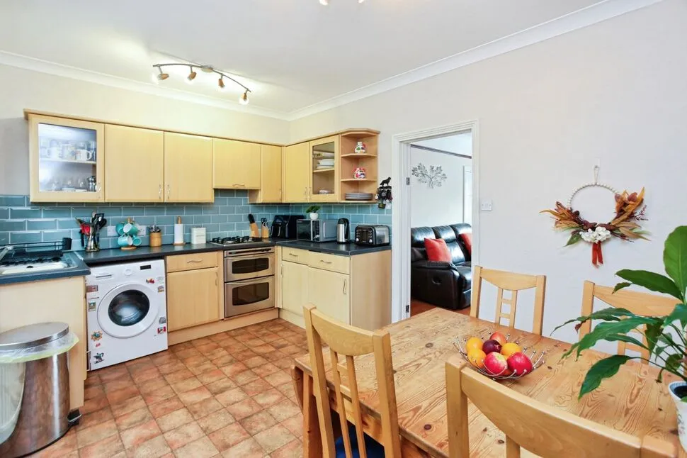 Canterbury Road, Pembury, TN2, photo 4