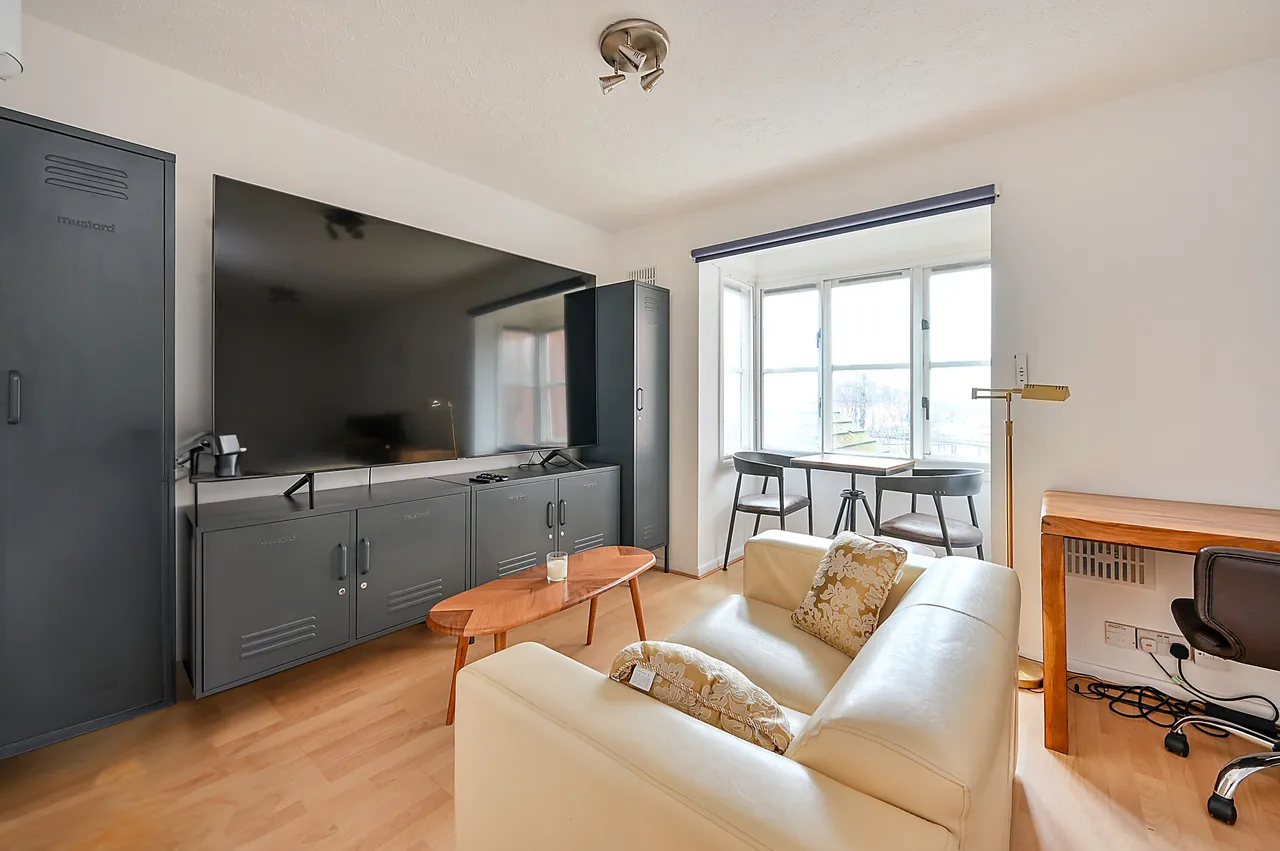 36 Anderson Close, London, photo 2