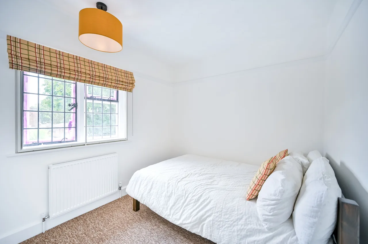 Hounslow, TW5, photo 12