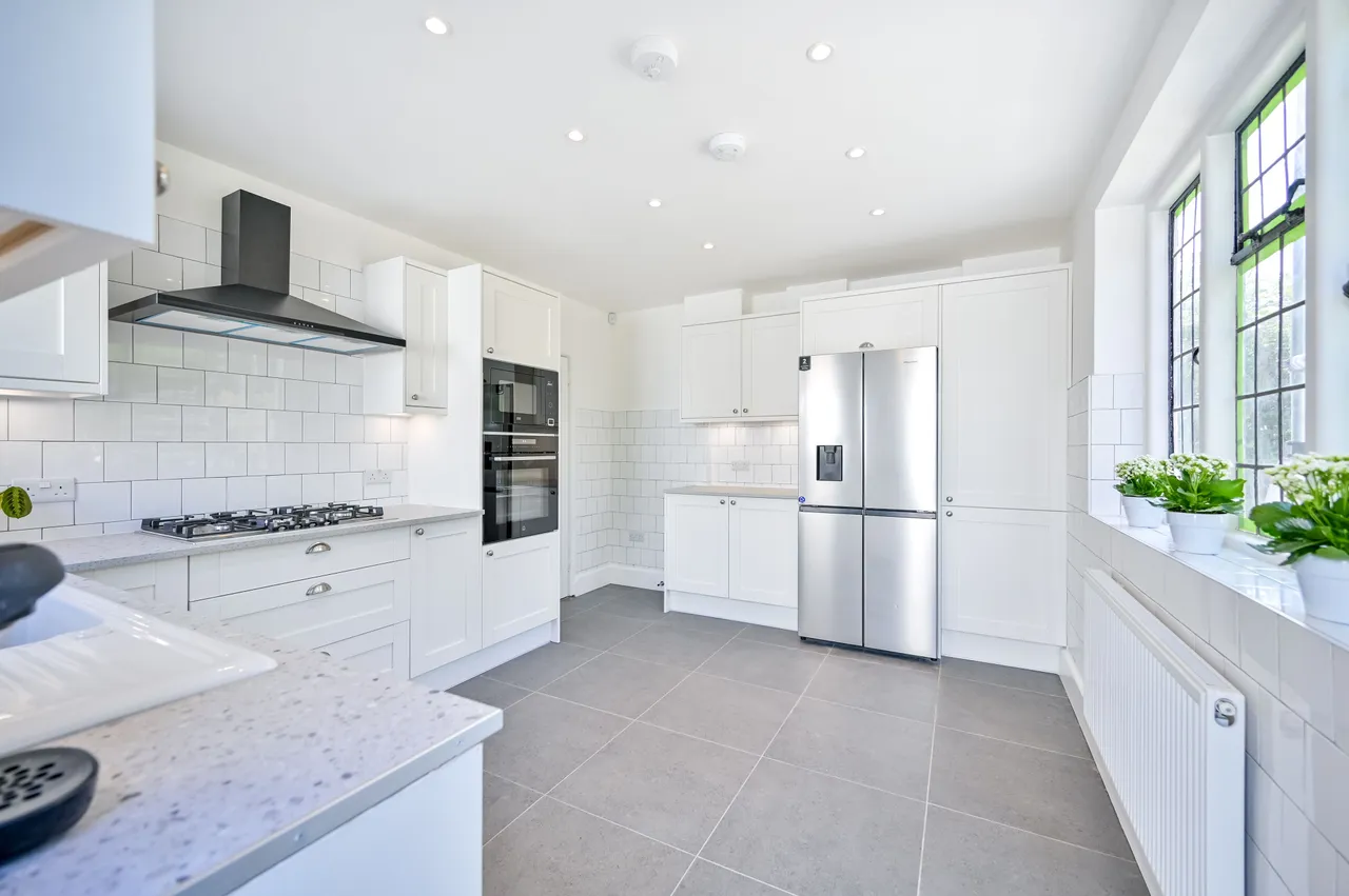 Hounslow, TW5, photo 3