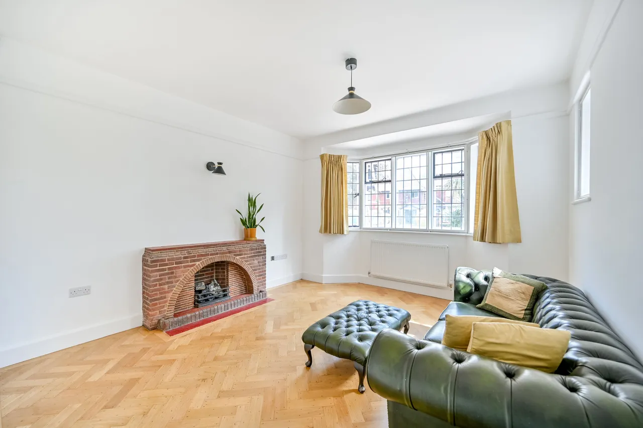 Hounslow, TW5, photo 5
