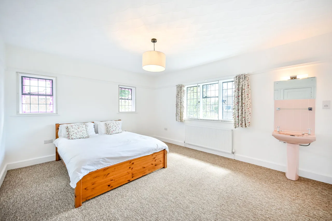 Hounslow, TW5, photo 8