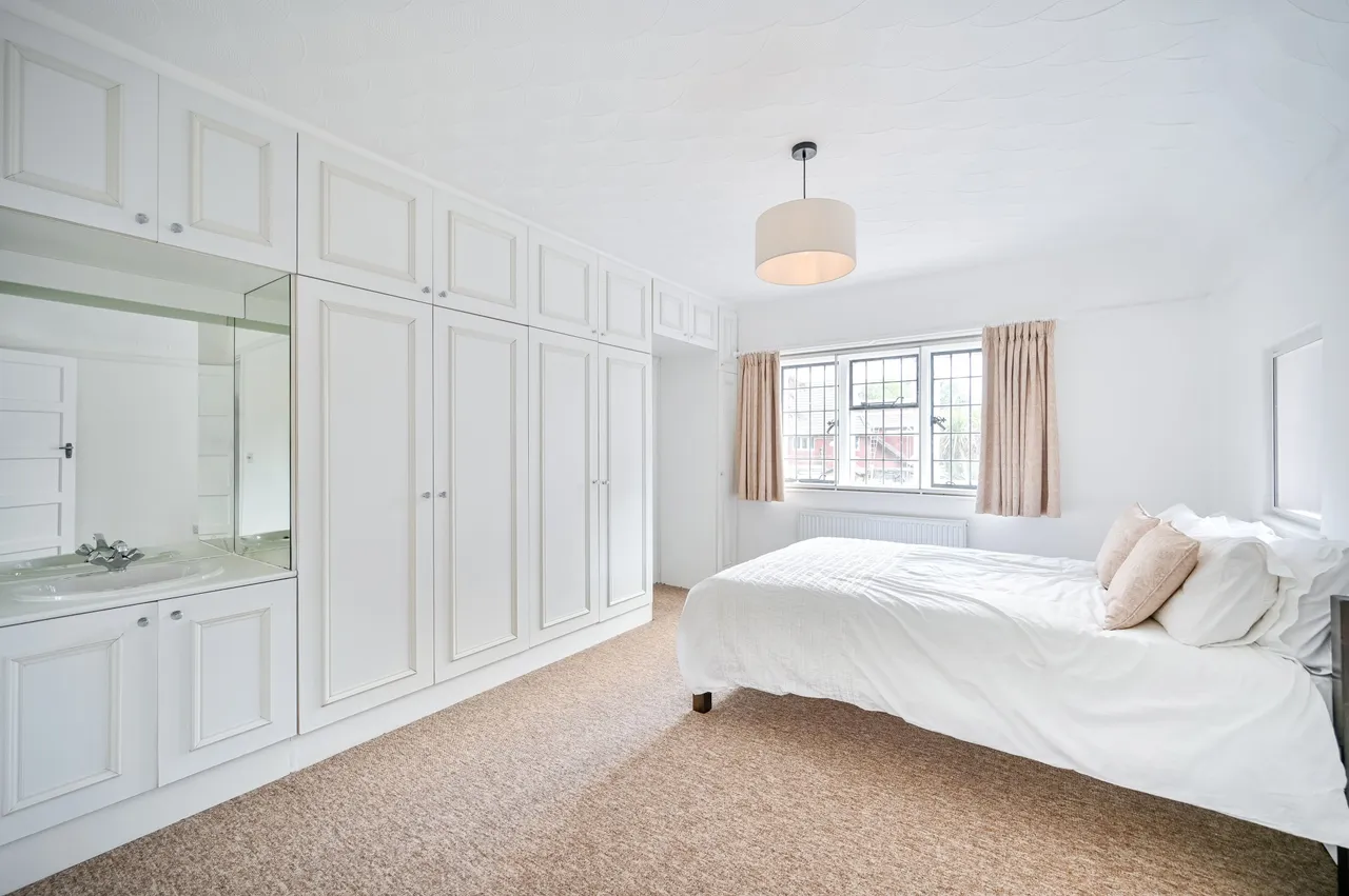Hounslow, TW5, photo 9