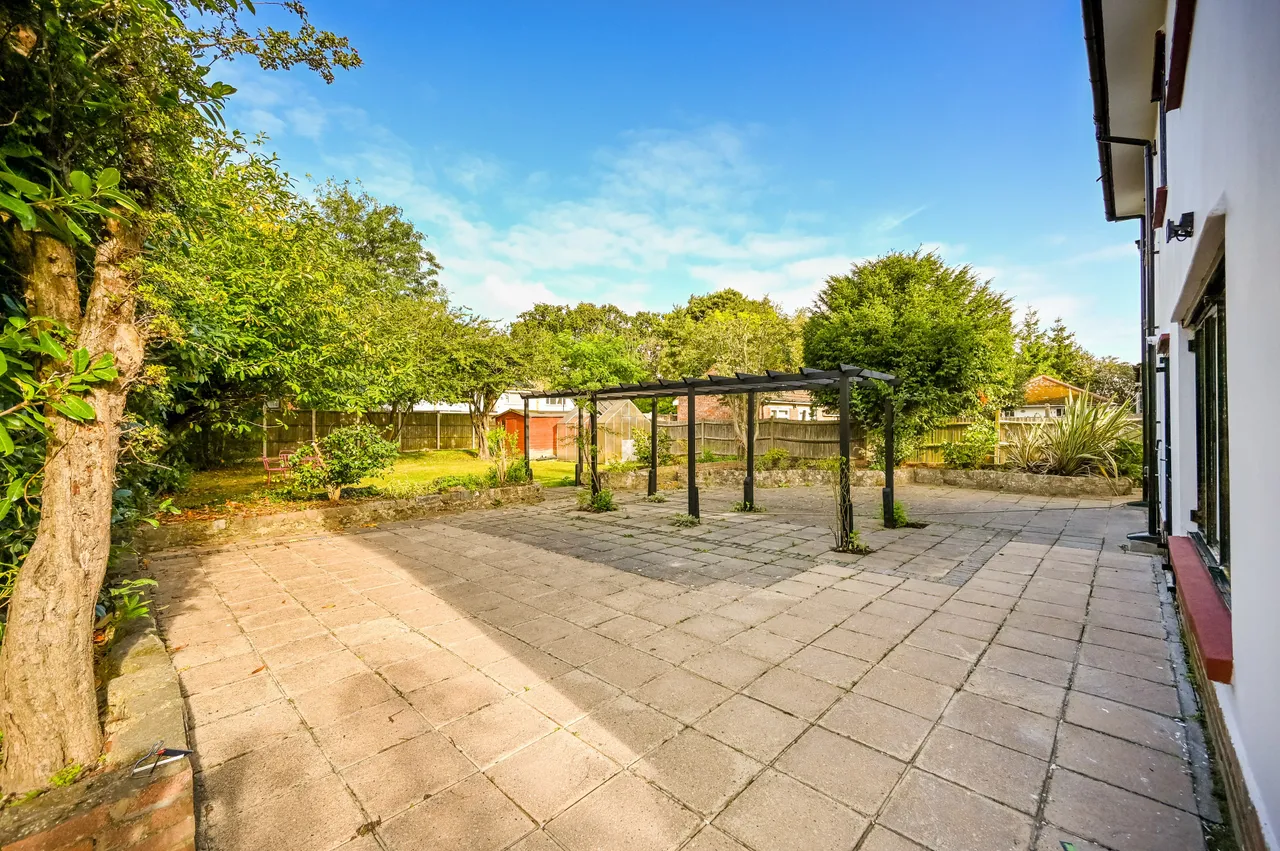 Hounslow, TW5, photo 15