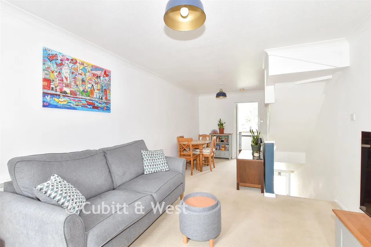John Wiskar Drive, Cranleigh, GU6, photo 2