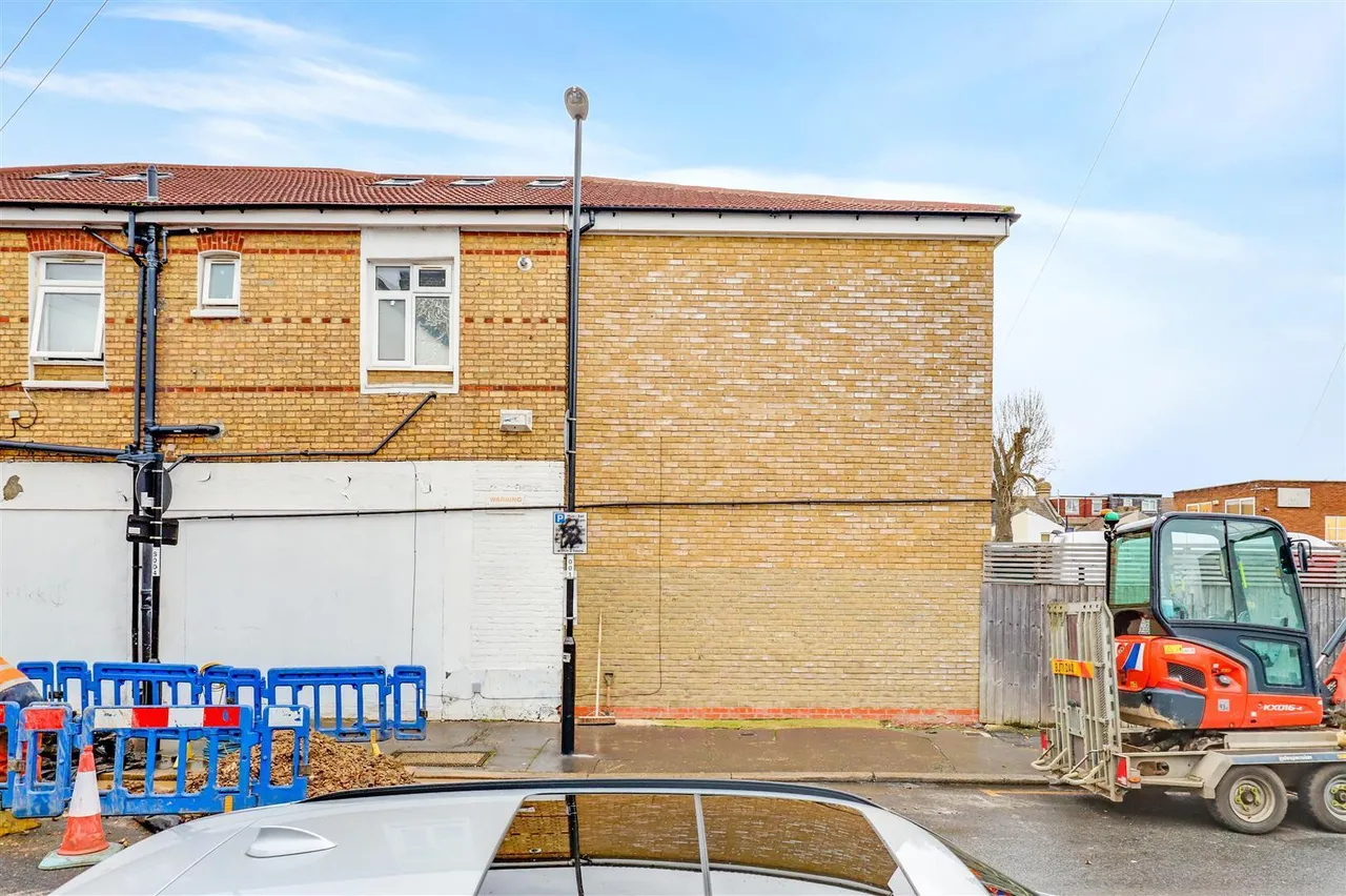 Brighton Road, South Croydon, CR2, photo 6