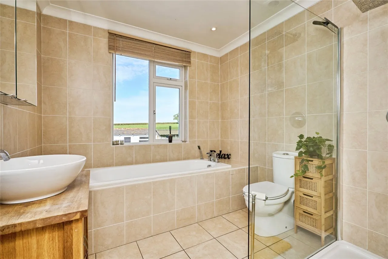 Horsebridge Hill, Newport, PO30, photo 18