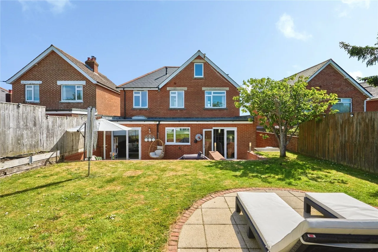 4 bed house for sale, Horsebridge Hill, Newport, PO30