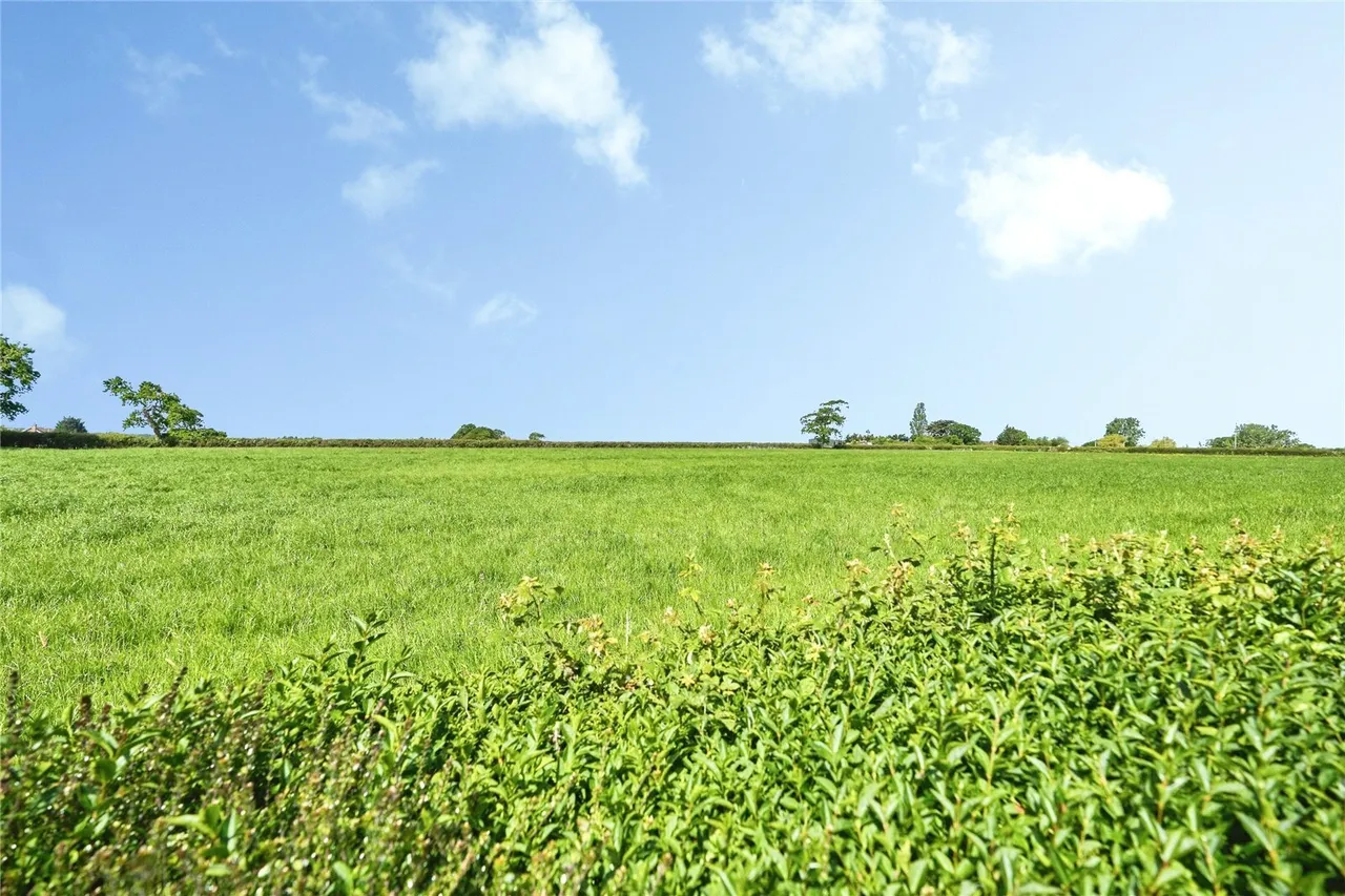 Horsebridge Hill, Newport, PO30, photo 4