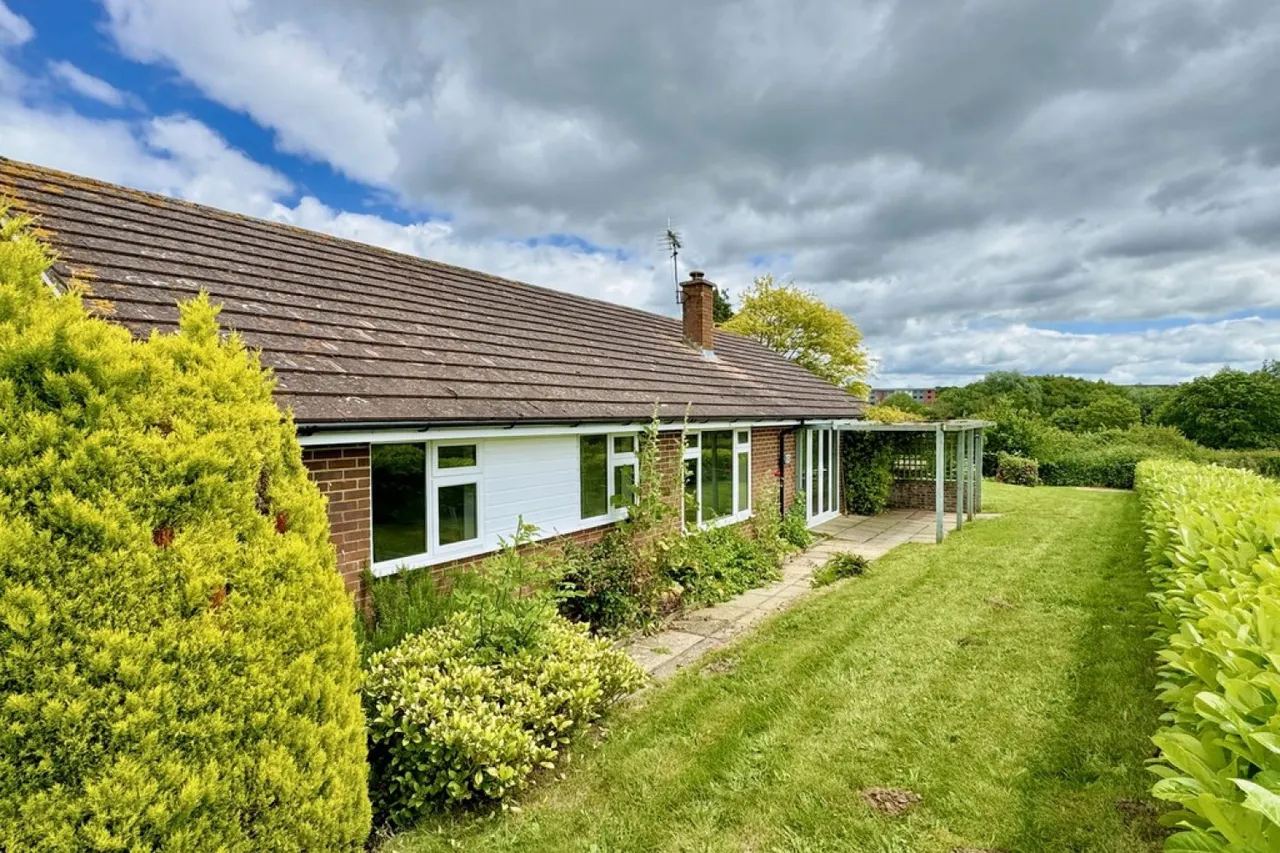 4 bed house to rent, Sandyhurst Lane, Ashford, TN25