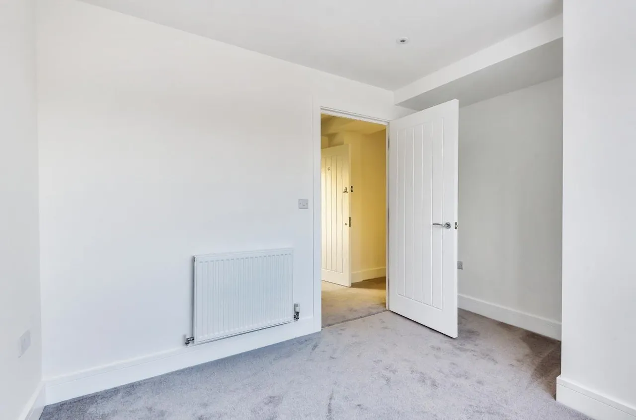 26 High Street, Banstead, Surrey, SM7 2LJ, photo 11