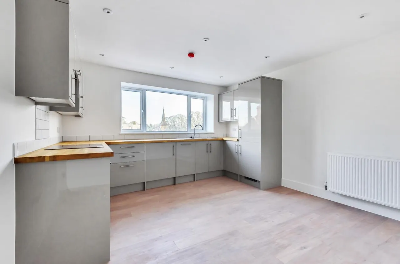 26 High Street, Banstead, Surrey, SM7 2LJ, photo 2