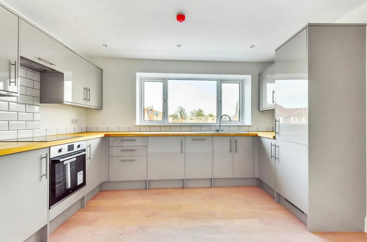 26 High Street, Banstead, Surrey, SM7 2LJ, photo 5