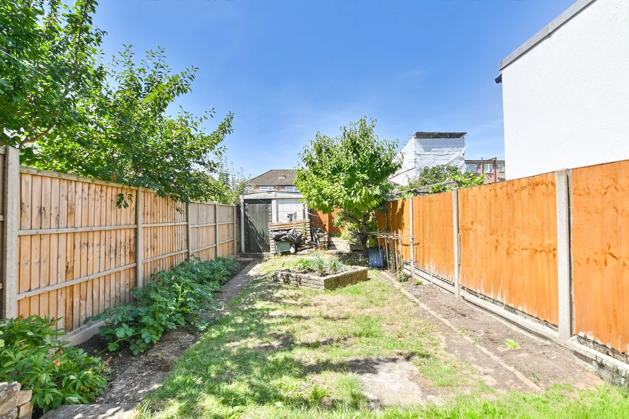 27 Hodder Drive, Greenford, photo 4