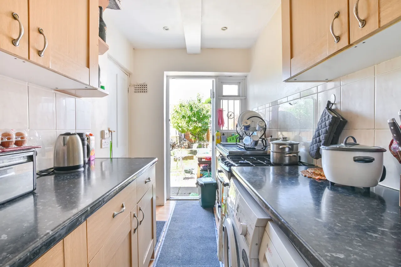 27 Hodder Drive, Greenford, photo 6