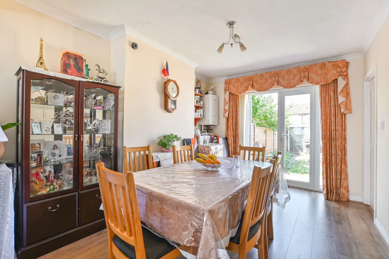 27 Hodder Drive, Greenford, photo 5