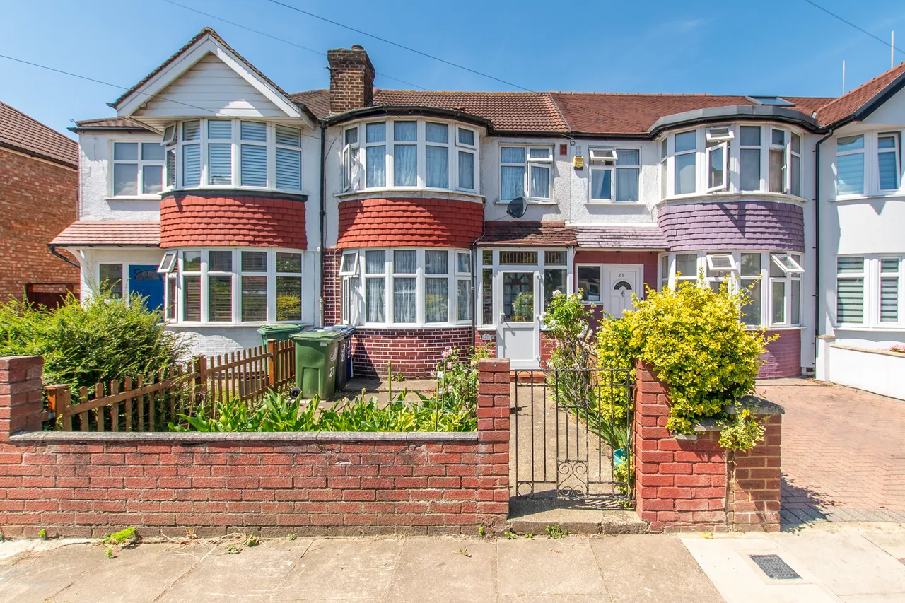 3 bed house for sale — 27 Hodder Drive, Greenford