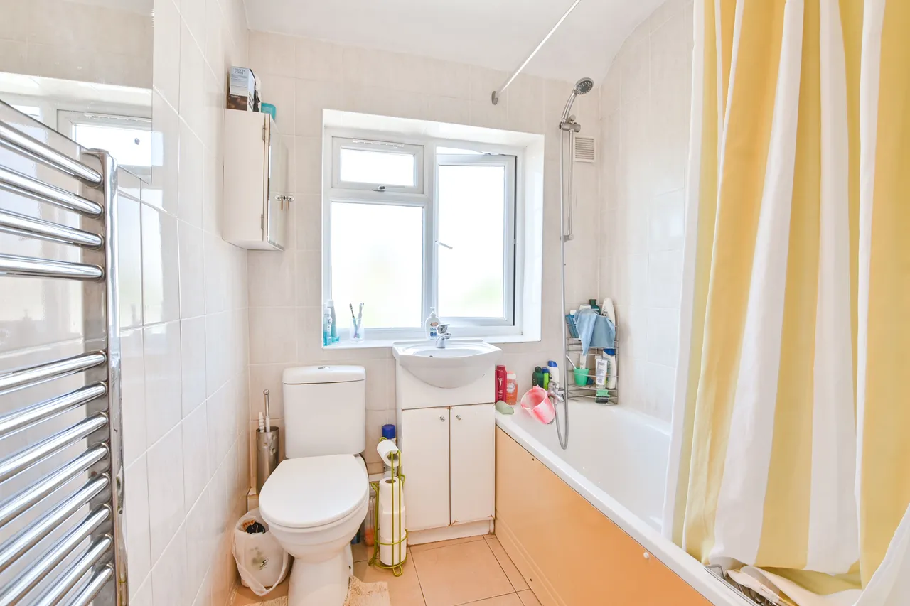 27 Hodder Drive, Greenford, photo 9