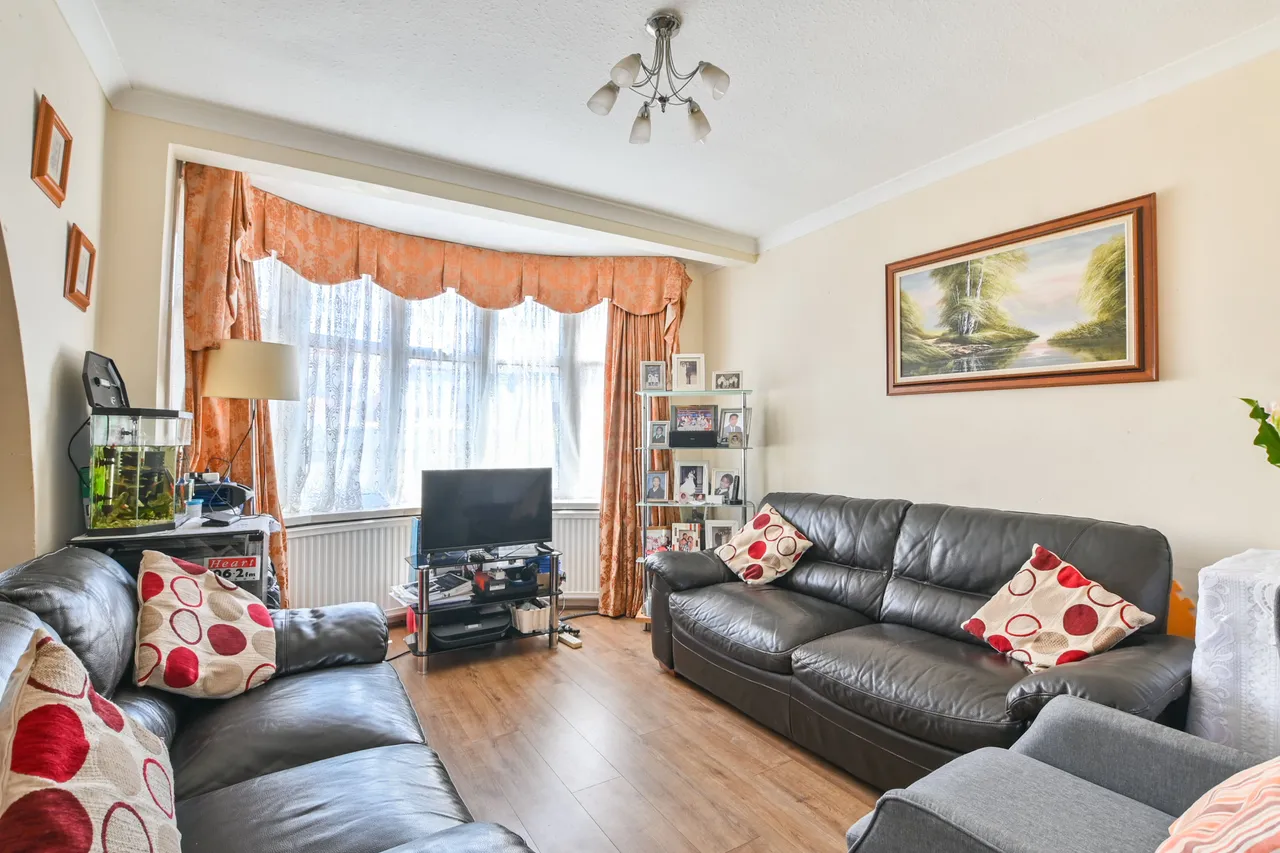 27 Hodder Drive, Greenford, photo 2