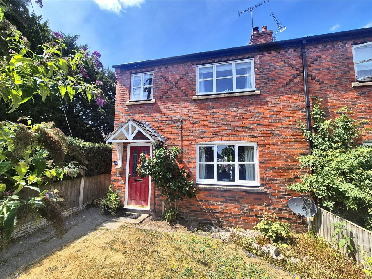 3 bed house for sale, St. Marys Court, Overton, LL13