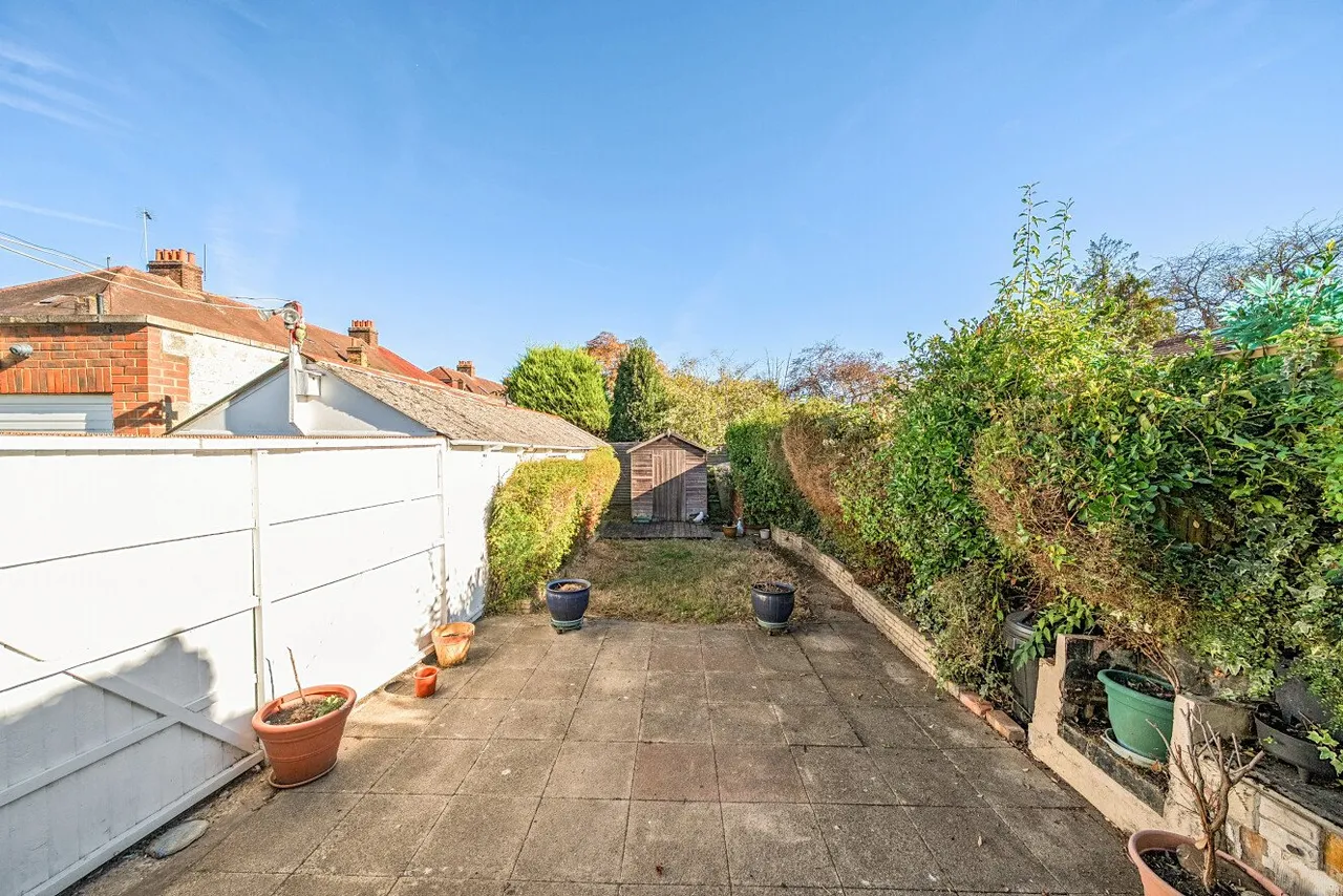Martin Grove, Morden, SM4, photo 3