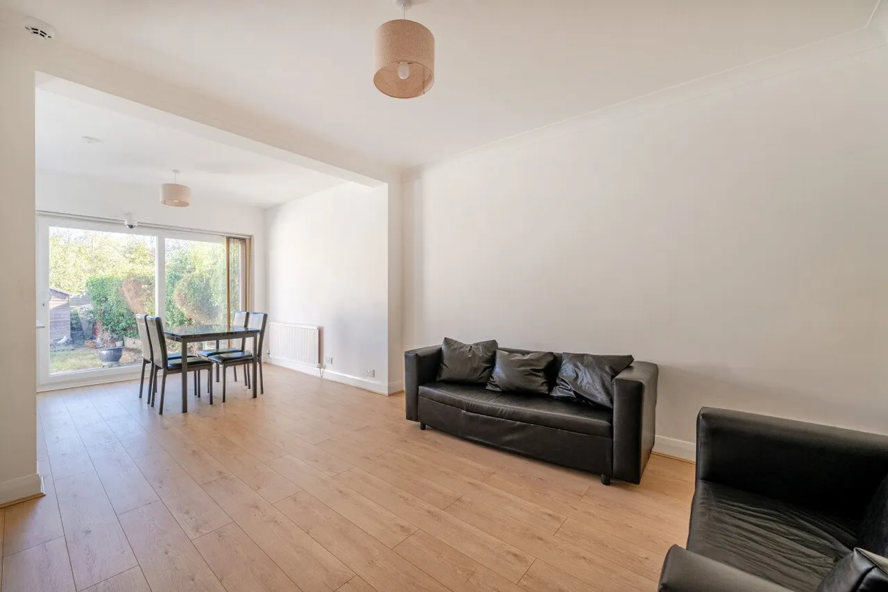 Martin Grove, Morden, SM4, photo 7