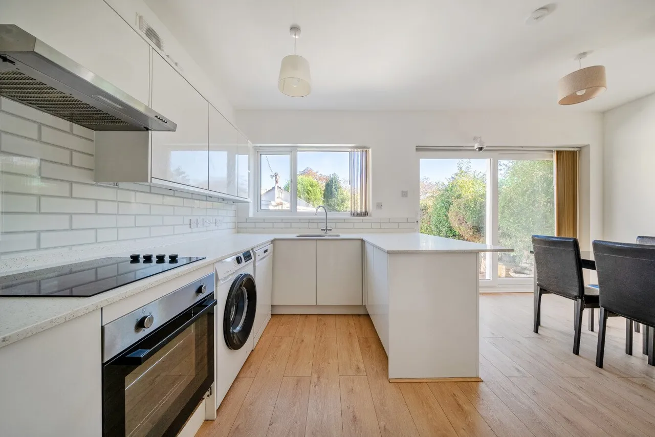 Martin Grove, Morden, SM4, photo 9