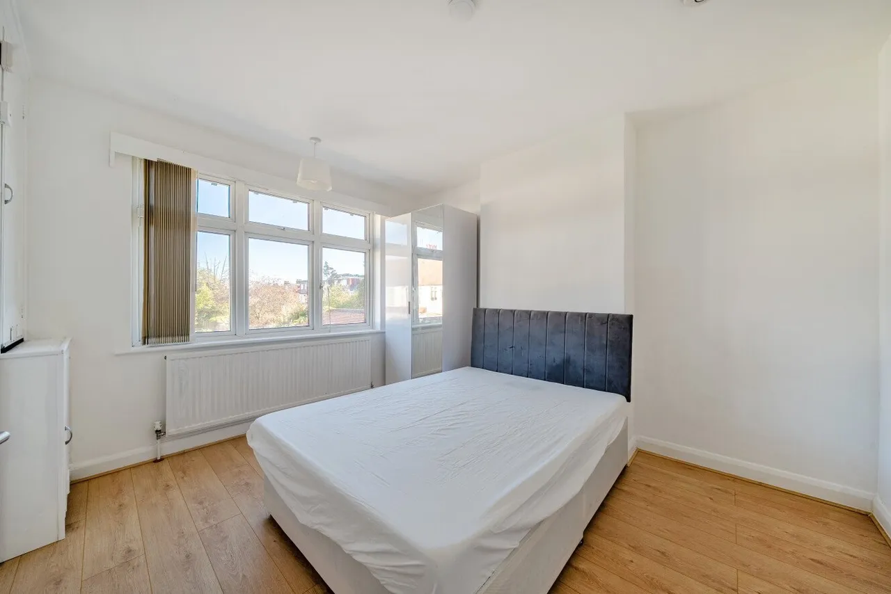 Martin Grove, Morden, SM4, photo 13