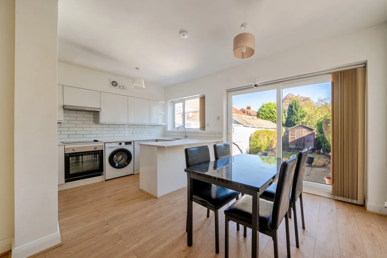 Martin Grove, Morden, SM4, photo 4