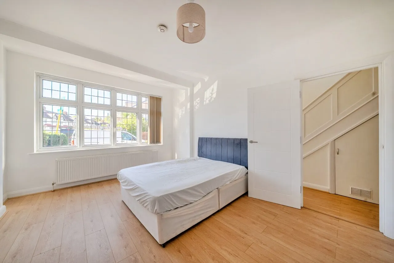 Martin Grove, Morden, SM4, photo 10