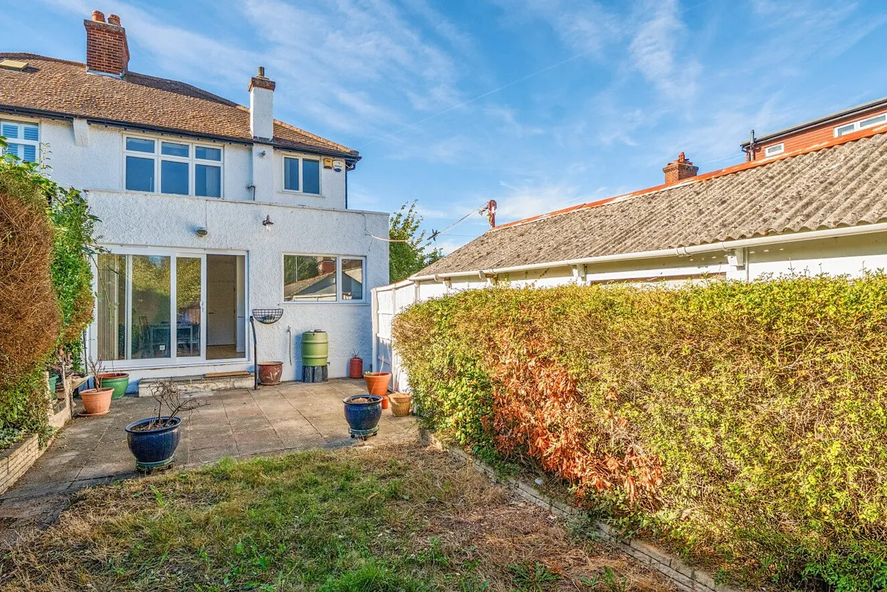 Martin Grove, Morden, SM4, photo 2
