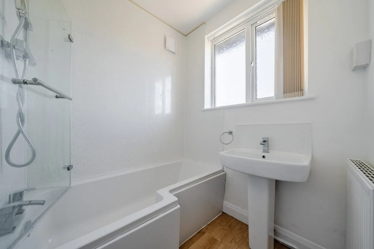 Martin Grove, Morden, SM4, photo 14