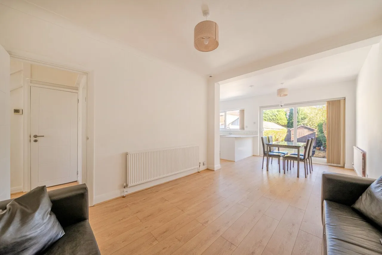 Martin Grove, Morden, SM4, photo 5