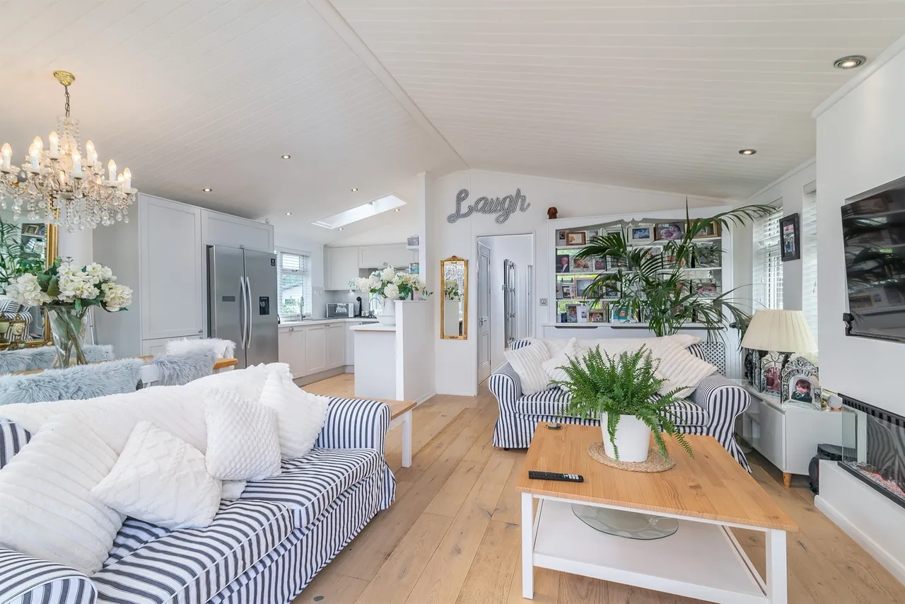 2 bed house for sale — The Warren Lodge, Woodham Walter, Maldon