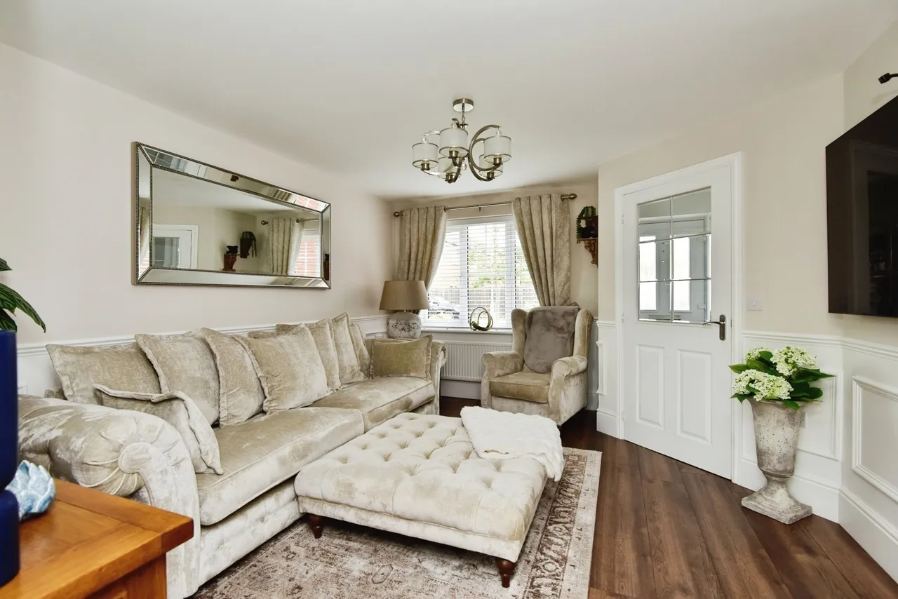Comfrey Avenue, SANDBACH, Cheshire, CW11, photo 3
